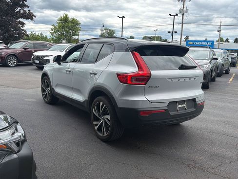 Used 2021 Volvo XC40 T5 R-Design w/ Advanced Package AWD/4WD image 4