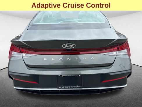 Used 2025 Hyundai Elantra SEL FWD image 9