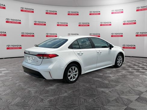 Used 2024 Toyota Corolla LE FWD image 5