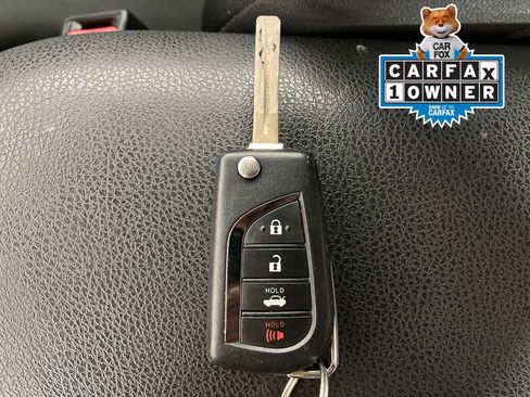 Used 2018 Toyota Camry LE image 30