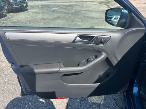 Used 2016 Volkswagen Jetta SE image 12