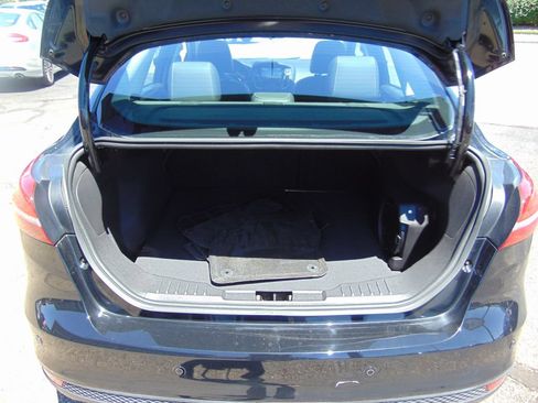 Used 2016 Ford Focus Titanium w/ Titanium Technology Package FWD image 36