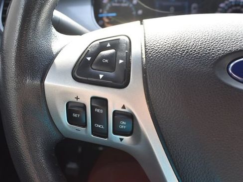 Used 2017 Ford Taurus SEL FWD image 23