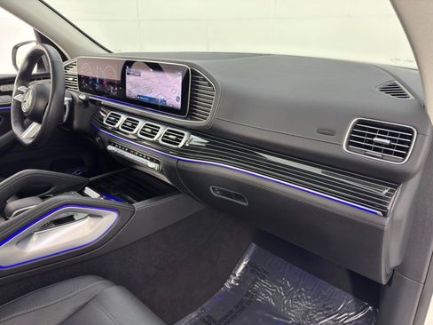Used 2024 Mercedes-Benz GLS 580 4MATIC image 15