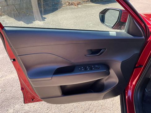 Used 2025 Hyundai Kona SEL image 18