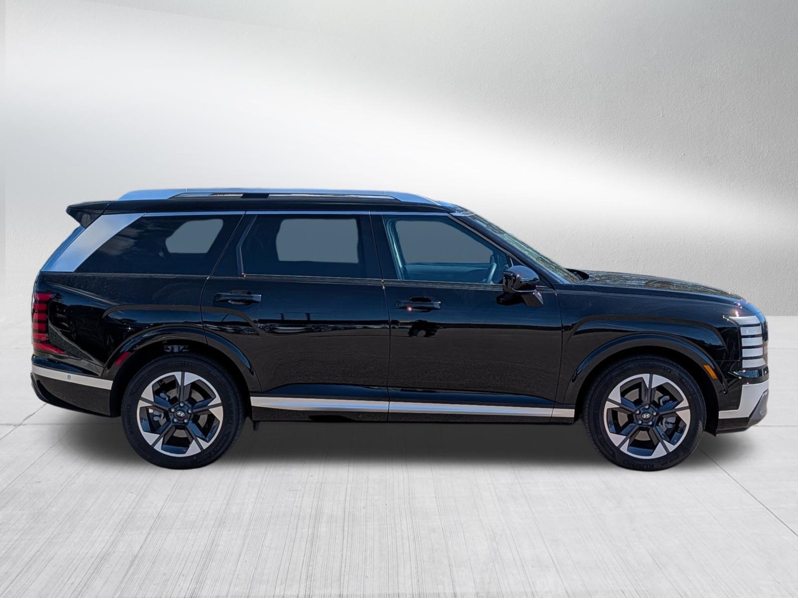 Certified 2026 Hyundai Palisade Limited AWD/4WD image 8