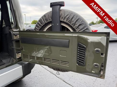 Used 2015 Jeep Wrangler Sahara w/ Dual Top Group AWD/4WD image 30