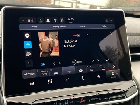 Used 2025 Jeep Compass Limited image 22