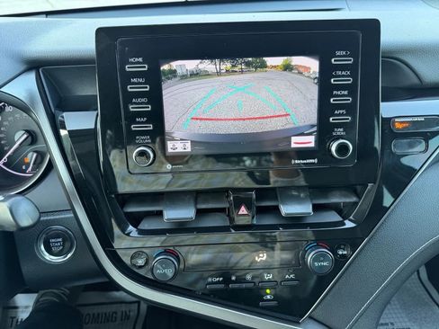 Used 2022 Toyota Camry SE w/ Convenience Package FWD image 18