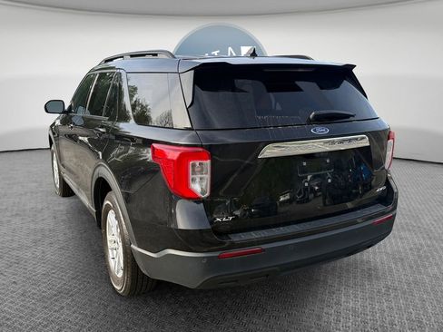 Used 2023 Ford Explorer XLT AWD/4WD image 6