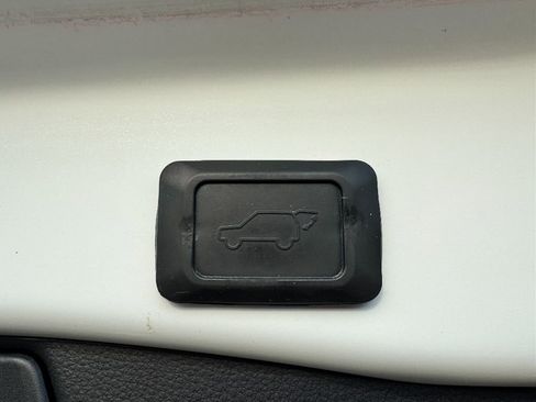 Used 2021 Toyota RAV4 XLE Premium image 23