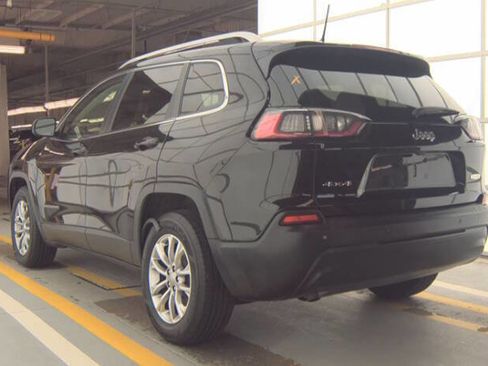 Used 2019 Jeep Cherokee Latitude Plus w/ Cold Weather Group AWD/4WD image 3