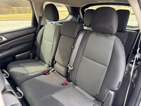 Used 2019 Nissan Pathfinder SV image 35