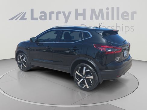 Used 2021 Nissan Rogue Sport SL w/ Premium Package FWD image 3