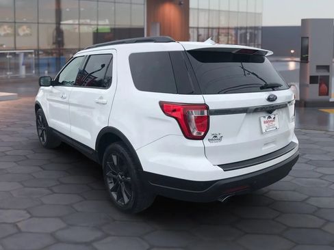 Used 2019 Ford Explorer XLT w/ Equipment Group 202A image 8