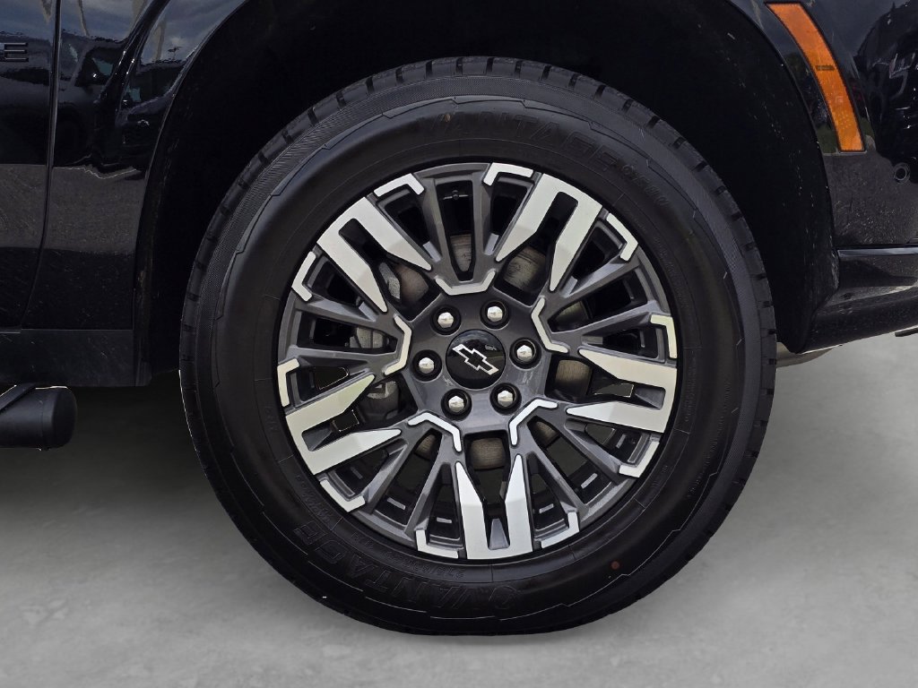 Used 2025 Chevrolet Tahoe Z71 AWD/4WD image 10