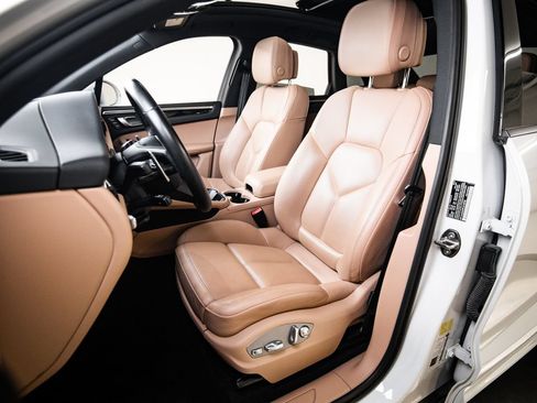 Certified 2023 Porsche Macan AWD/4WD image 5