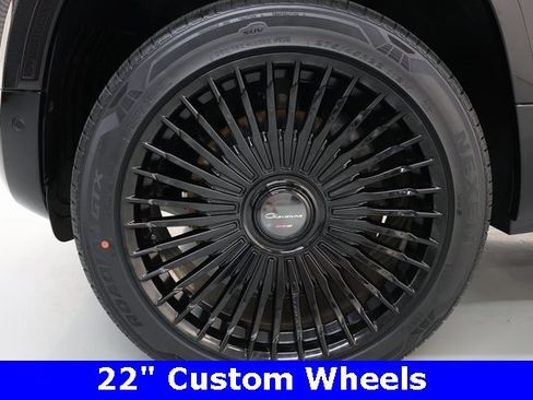 Used 2023 Land Rover Defender 110 SE image 43