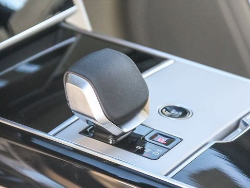 New 2025 Land Rover Range Rover SE image 19