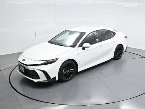 Used 2025 Toyota Camry SE w/ Convenience Package FWD image 49