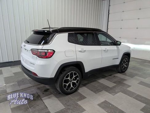 Used 2025 Jeep Compass Limited AWD/4WD image 4