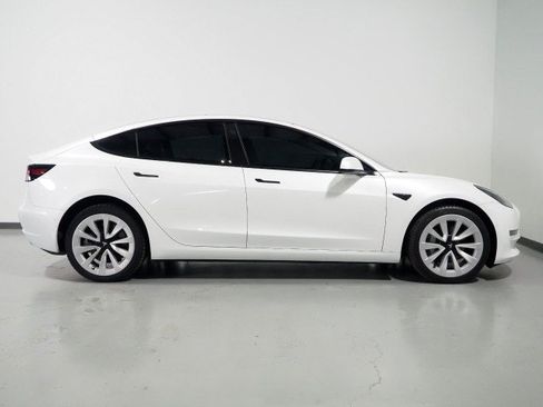 Used 2022 Tesla Model 3 Long Range AWD/4WD image 5