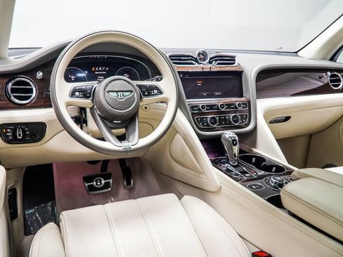 Used 2021 Bentley Bentayga AWD/4WD image 18