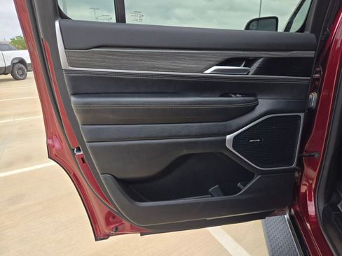 Used 2024 Jeep Wagoneer Series II w/ Flexible Seating Group image 14