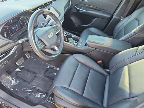 Used 2022 Cadillac XT4 Sport w/ Enhanced Visibility Package FWD image 16