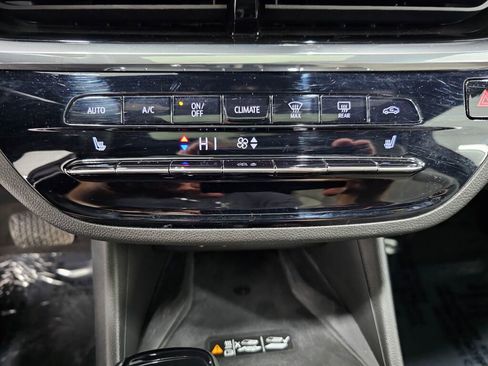 Used 2025 Buick Envista Avenir image 23