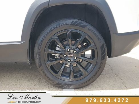 Used 2026 GMC Terrain Elevation w/ Elevation Premium Package FWD image 9