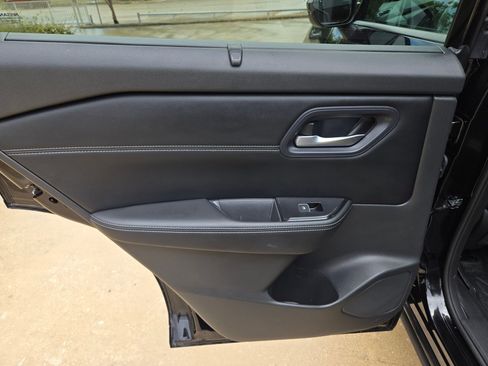 Used 2024 Nissan Rogue SL w/ SL Premium Package FWD image 15
