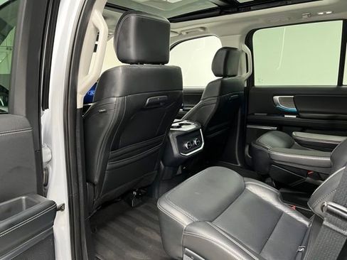 Used 2025 Ford Expedition Platinum AWD/4WD image 40