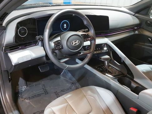 Used 2025 Hyundai Elantra Limited FWD image 15