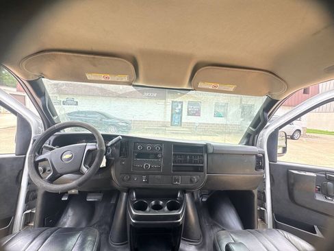 Used 2016 Chevrolet Express 2500 RWD image 11