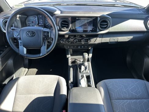 Used 2018 Toyota Tacoma TRD Sport image 18