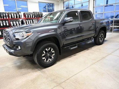 Used 2022 Toyota Tacoma TRD Off-Road image 8