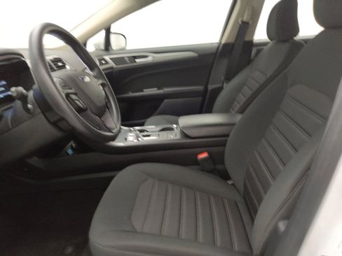 Used 2020 Ford Fusion SE image 17