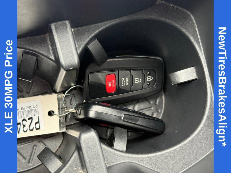 Used 2024 Toyota RAV4 XLE FWD image 30