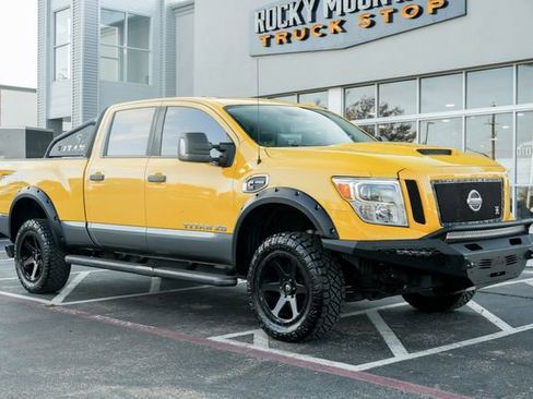 Used 2018 Nissan Titan PRO-4X w/ Pro-4x Convenience Package image 3