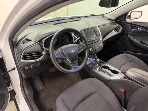 Used 2018 Chevrolet Malibu LT FWD image 19