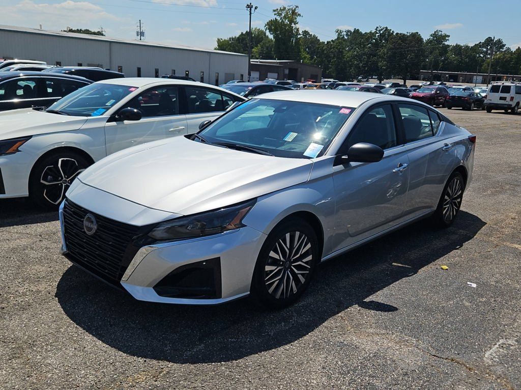 Used 2025 Nissan Altima 2.5 SV FWD image 10