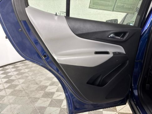 Used 2022 Chevrolet Equinox LS FWD image 16