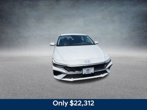 Used 2025 Hyundai Elantra Blue image 4