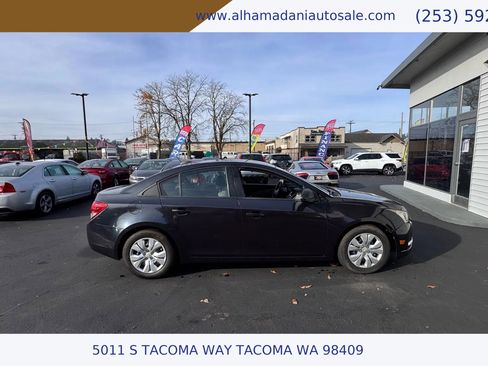 Used 2015 Chevrolet Cruze LS image 2