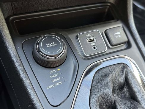 Used 2021 Jeep Cherokee Limited w/ Mopar Interior Package image 13