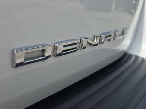Used 2023 GMC Yukon Denali Ultimate AWD/4WD image 9