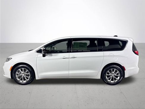 New 2026 Chrysler Pacifica Limited w/ Uconnect Theater Family Group image 9
