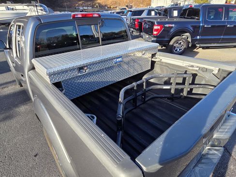 Used 2017 Nissan Frontier SV w/ SV Value Truck Package image 8