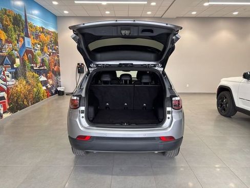 Used 2024 Jeep Compass Limited image 45